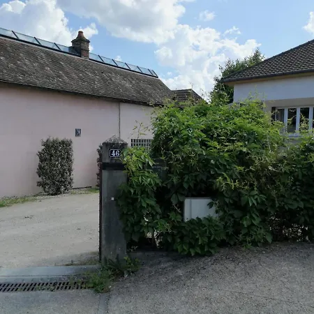 Un Verger Dans La Saint-Parres-aux-Tertres