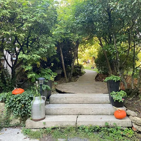 Un Verger Dans La Bed & Breakfast Saint-Parres-aux-Tertres