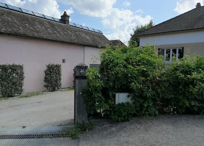 Un Verger Dans La Saint-Parres-aux-Tertres